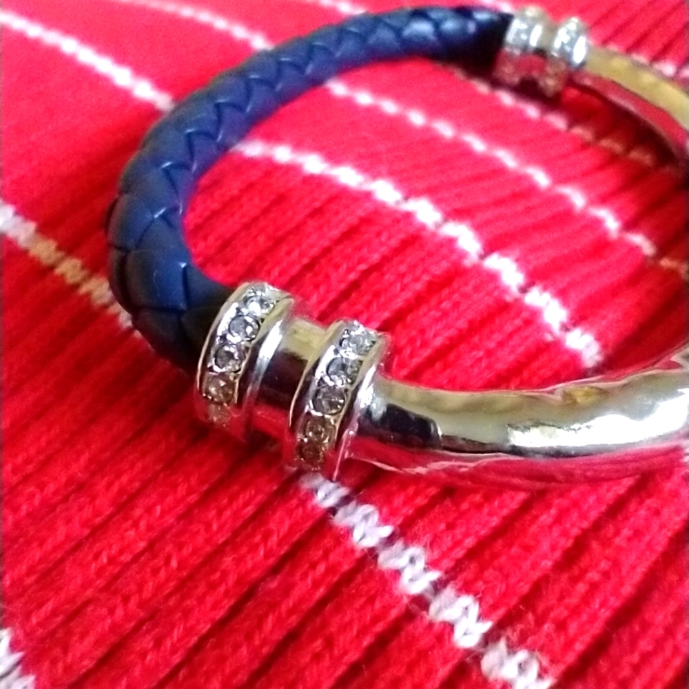 3 piece Vintage C+I set 1 bracelet + earrings